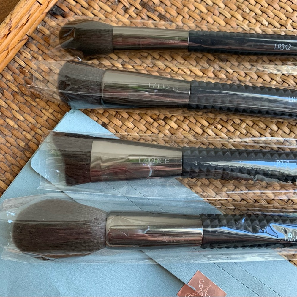 NEW! LARUCE Beauty Brush Set - Picture 4 of 4